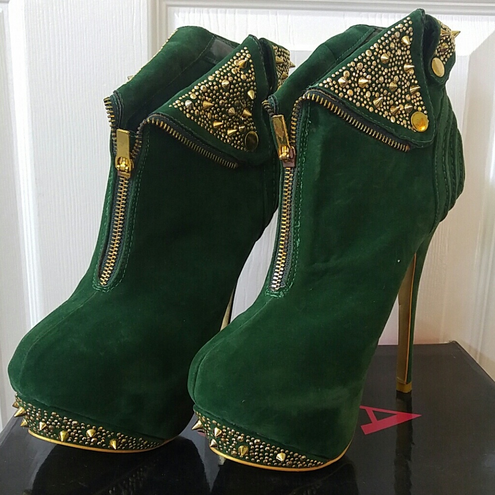 Green studded Alba bootie platform shoe 10